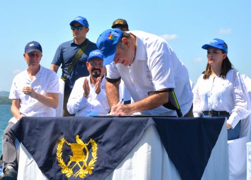 Firma simbólica Presidente Giammattei