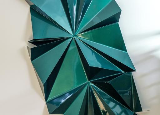 Obra: Lamina Abstracta Verde Esmeralda - Autor: Rodolfo Guevara - Exposición Más allá del mural