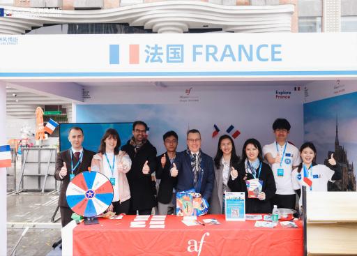 DELCHN_20250412_ECS CD_booths (17).JPG