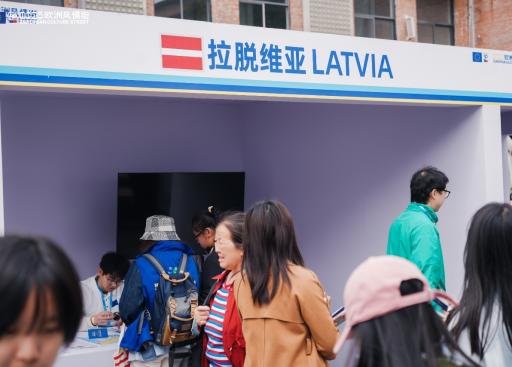 DELCHN_20250412_ECS CD_booths (22).JPG