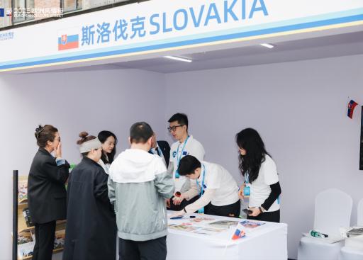 DELCHN_20250412_ECS CD_booths (42).JPG