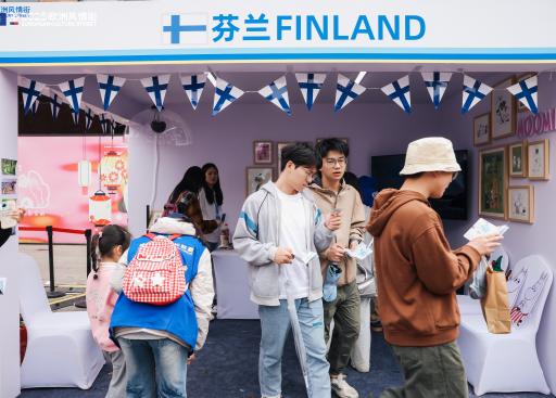 DELCHN_20250412_ECS CD_booths (54).jpg