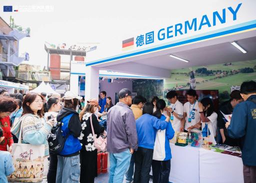 DELCHN_20250412_ECS CD_booths (8).JPG