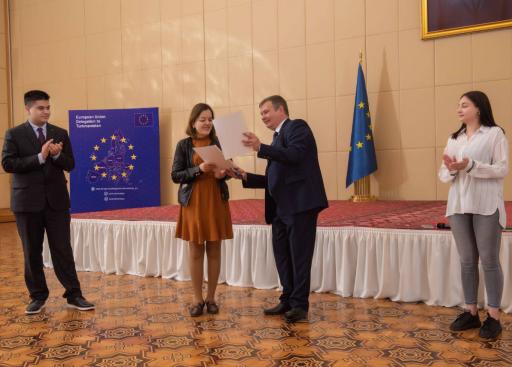 Final event in support of vulnerable women and teenagers 8