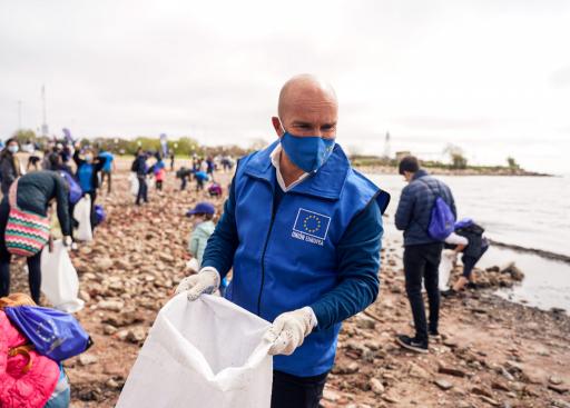 Cleaning day of the Río de La Plata
