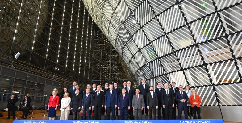 Group photo of political leaders in Brussels interior. 