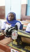 Filles dans une ecole de couture