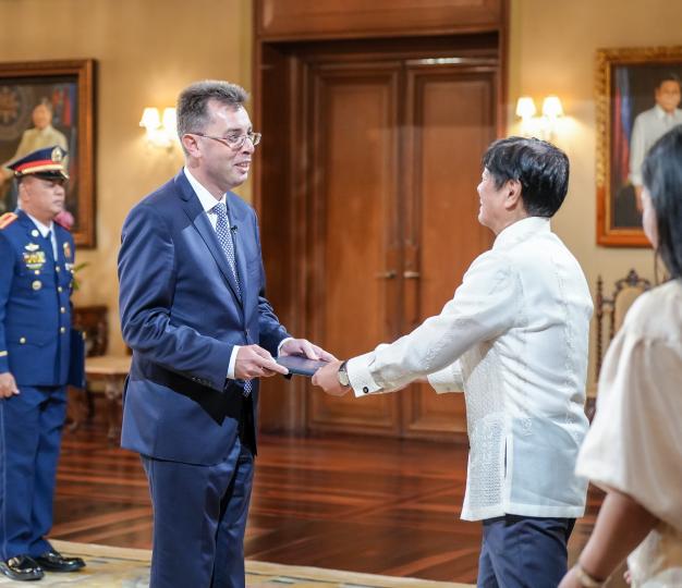 EU Ambassador M. Santoro presentation of credentials to Pres. Marcos