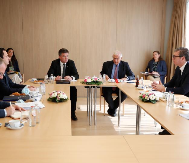 From left to right: Albin KURTI (Prime Minister of Kosovo), Josep BORRELL FONTELLES (High Representative of the EU for Foreign Affairs and Security Policy, EEAS), Miroslav LAJCAK (EU Special Representative for the Belgrade-Pristina Dialogue and other Western Balkan regional issues), Aleksandar VUČIĆ (President of Serbia)