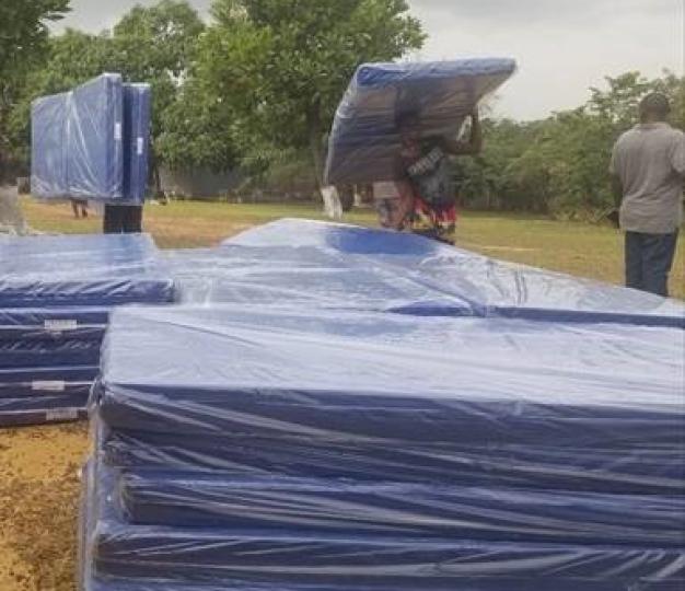 Distribution of new mattresses at Kakata Corrections Institute