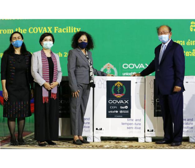 EU Ambassador Carmen Moreno together with Minister of Health and Representatives of WHO and UNICEF received the AstraZeneca COVID-19 vaccines from the COVAX Facility. March, 2021