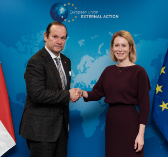 Javier Martínez-Acha Vásquez y Kaja Kallas, el 18 de febrero de 2025,